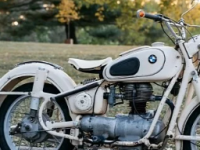 DoverWhite1965BMWR27拥有11K英里和匹配的数字非常喜欢古铜色